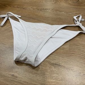 NWOT Aerie Medium White Laser Cut Bikini Bottom